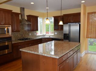 4245 NW Oxbridge Dr, Portland, OR 97229