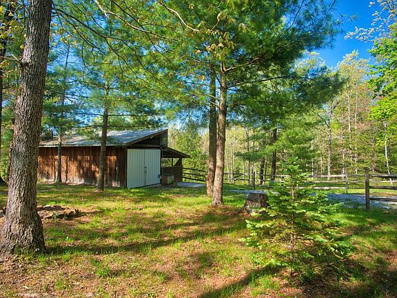 3rd image of 521 Trail Head Ln