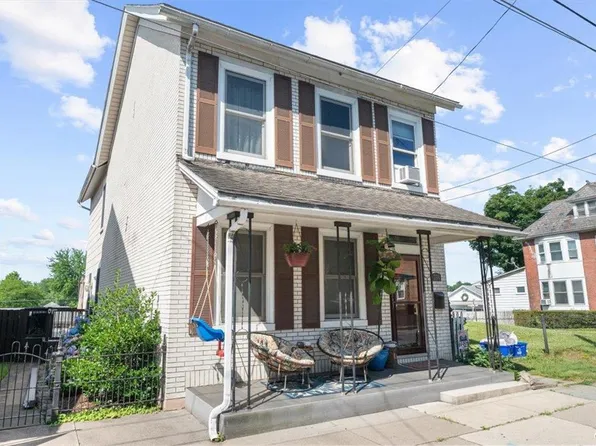 738 2nd St, Catasauqua, PA 18032