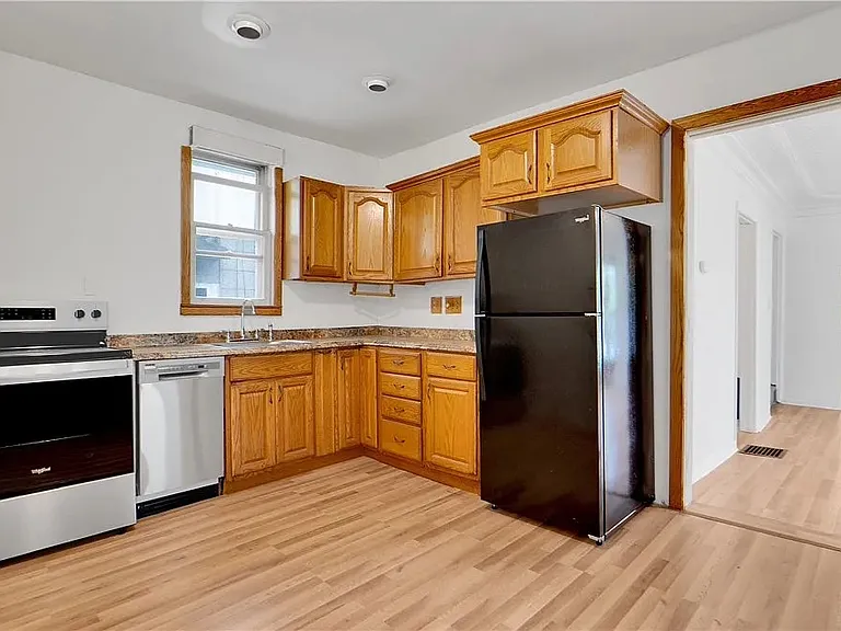 46 Caroline St — Photo 9