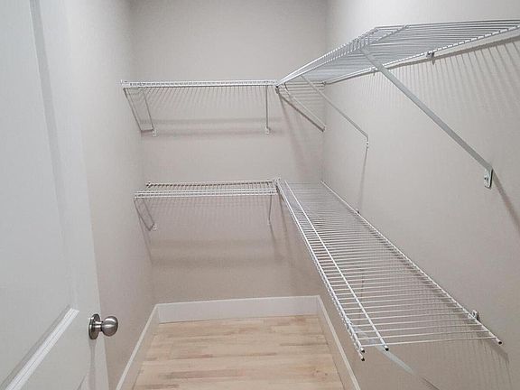 5th image of 2512 Woodbine Ave