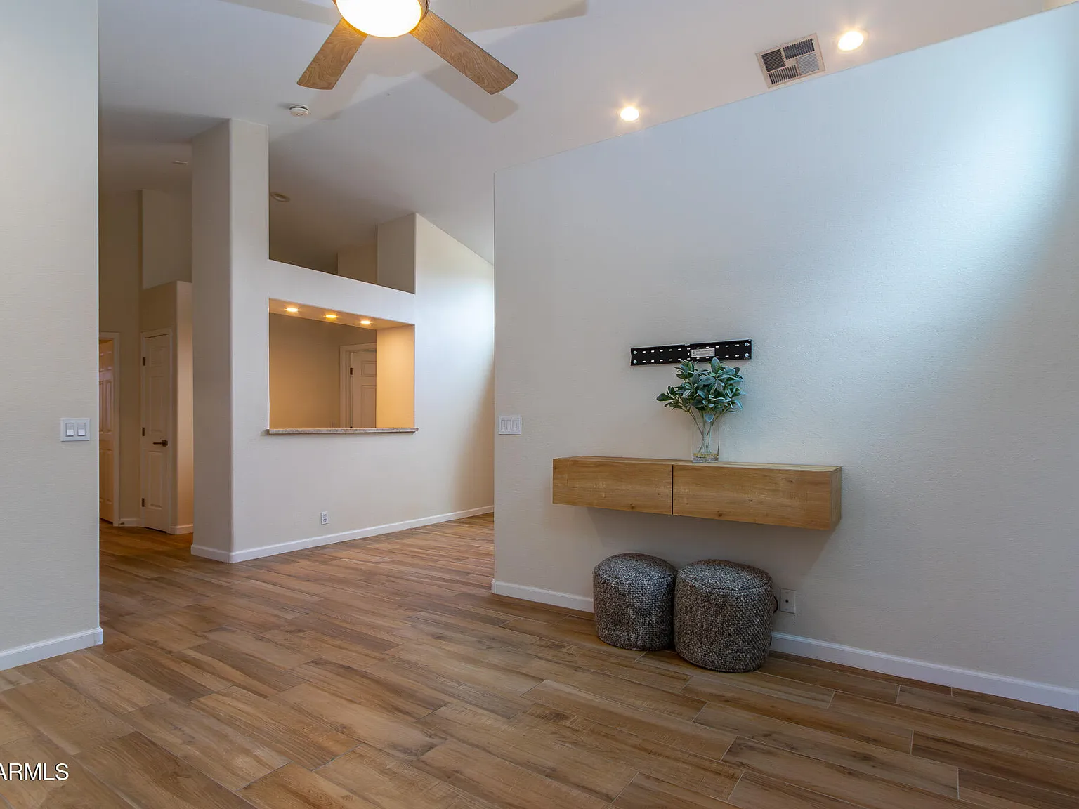 3 bed, 2.0 bath, 1012 sqft, $2,400 — Photo 4