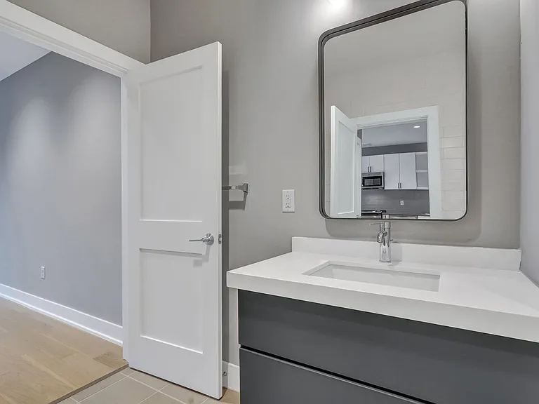 601 E 39th Street — Photo 28
