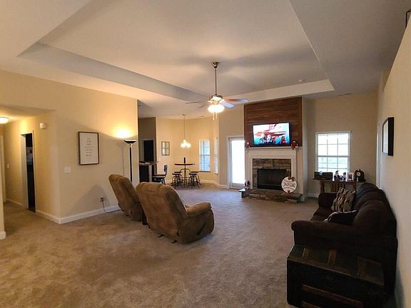 5th image of 90 Lakeside Dr