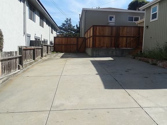 2nd image of 412 Miller Ave