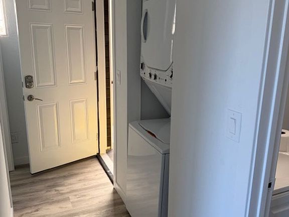 5th image of 1243B Van Nuys St #1245-B