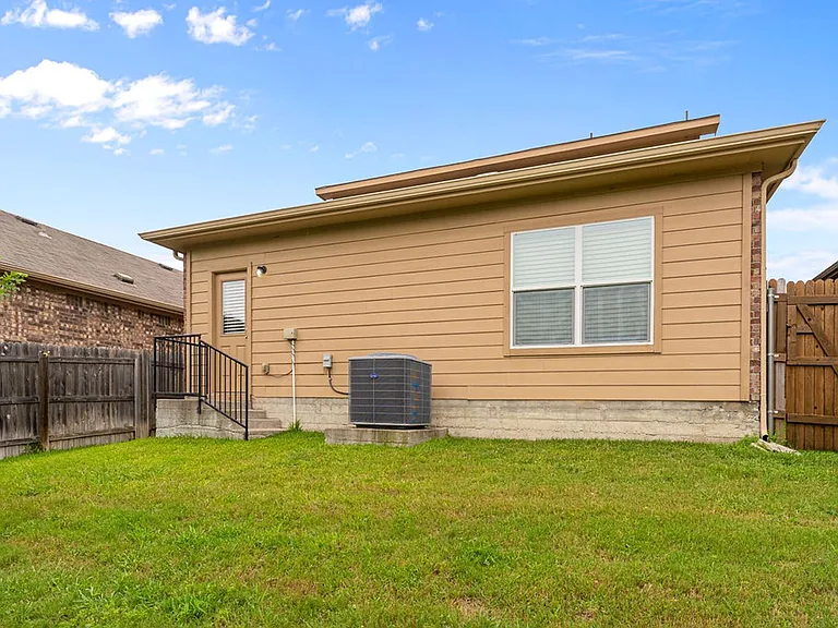 3304 Ortman Dr — Photo 21