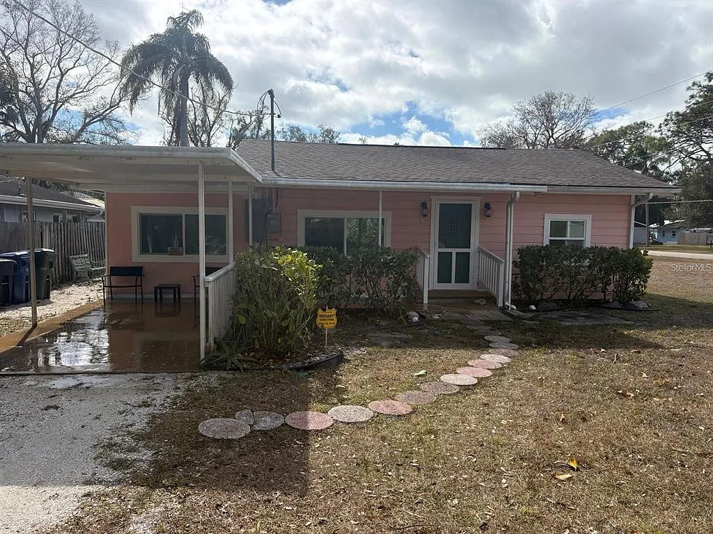3 bed, 2.0 bath, 912 sqft, $1,900 — Photo 3
