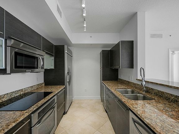 4th image of 550 Okeechobee Blvd APT 1605