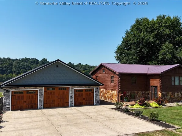 169 Ohio St E, Ravenswood, WV 26164