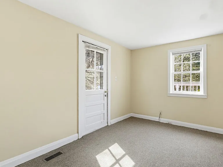 947 Oella Ave — Photo 32