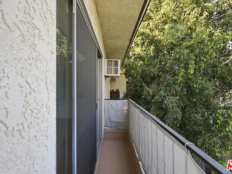 14551 Vose St #C — Photo 16