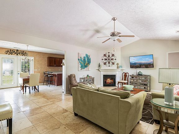 2nd image of 535 Emerts View Cir