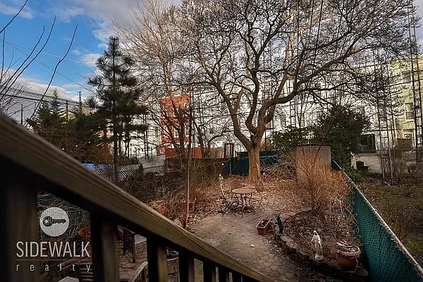 Rented by Sidewalk Realty LLC | media 8