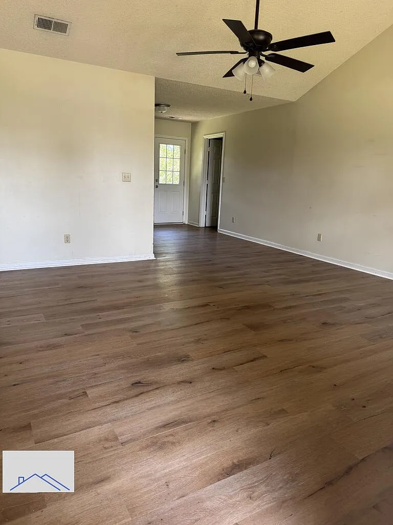 3 bed, 2.0 bath, 1092 sqft, $1,500 — Photo 3