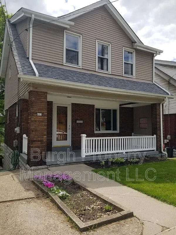 944 Jackman Ave photo 1