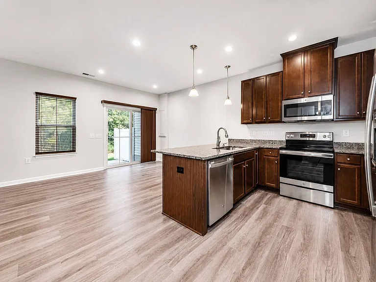 133 Capeside Ct — Photo 3