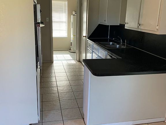 4th image of 319 Pamela Ave