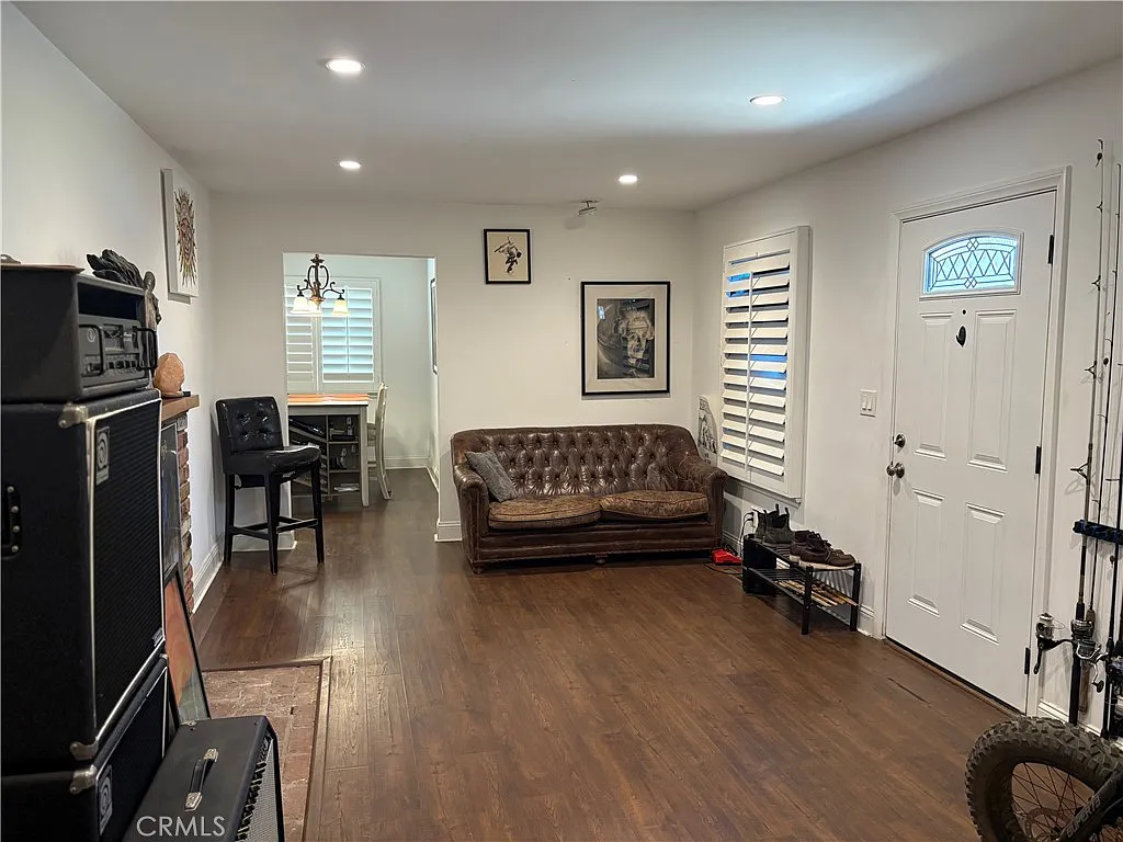 1 bed, 1965 sqft, $1,300 — Photo 3