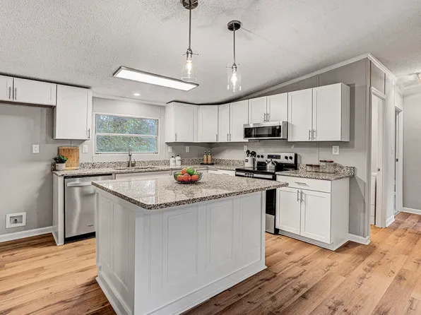 54 Tryon Ct W, Spring Lake, NC 28390