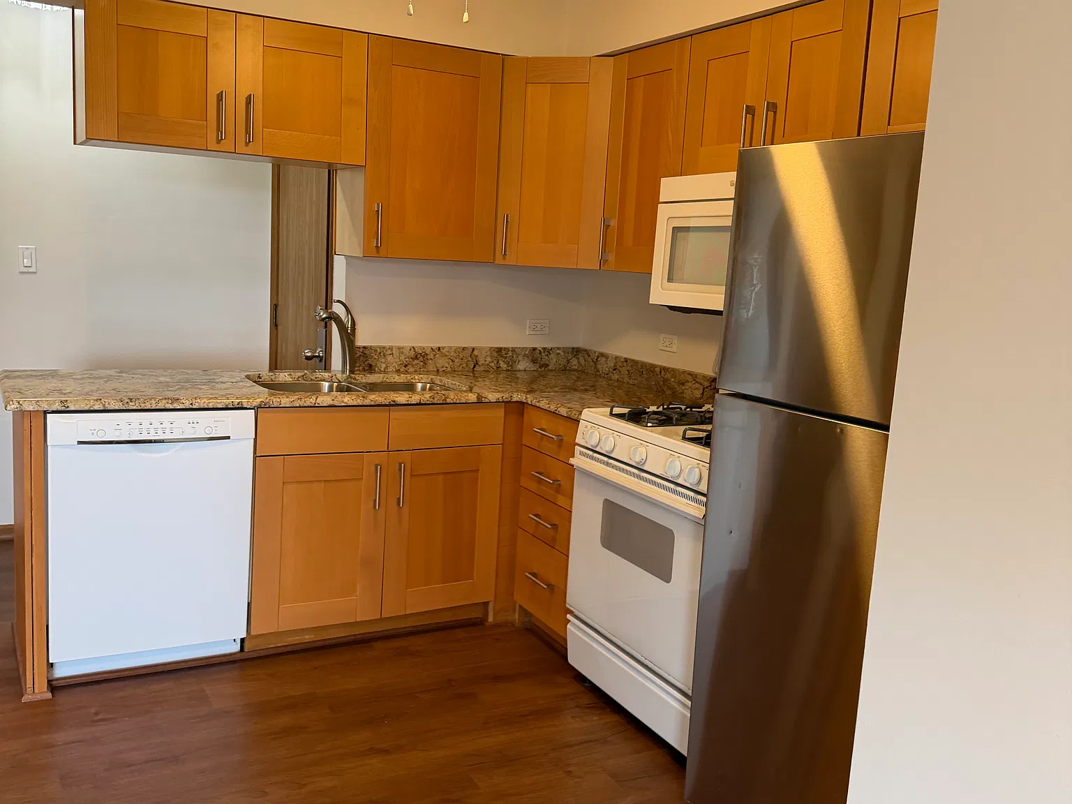 2 bed, 1.5 bath, 948 sqft, $1,950 — Photo 1