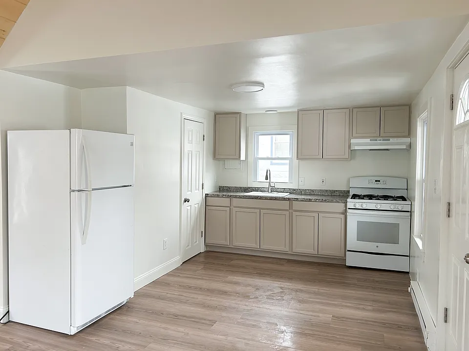 New Kitchen w full size gas range