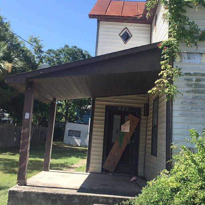 2nd image of 828 Denver Blvd