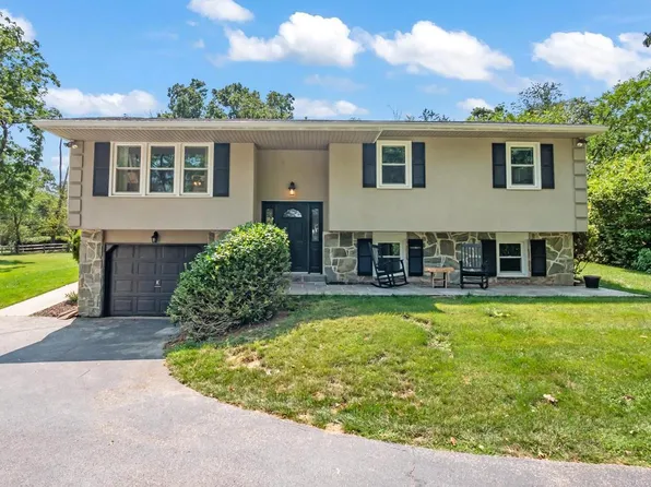84 W Mount Kirk Ave, Eagleville, PA 19403