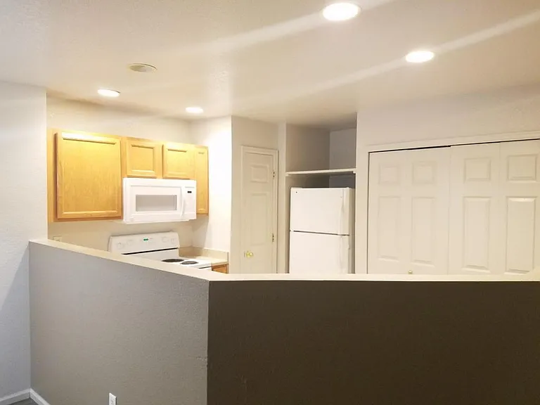 1691 Oak Creek Dr — Photo 6