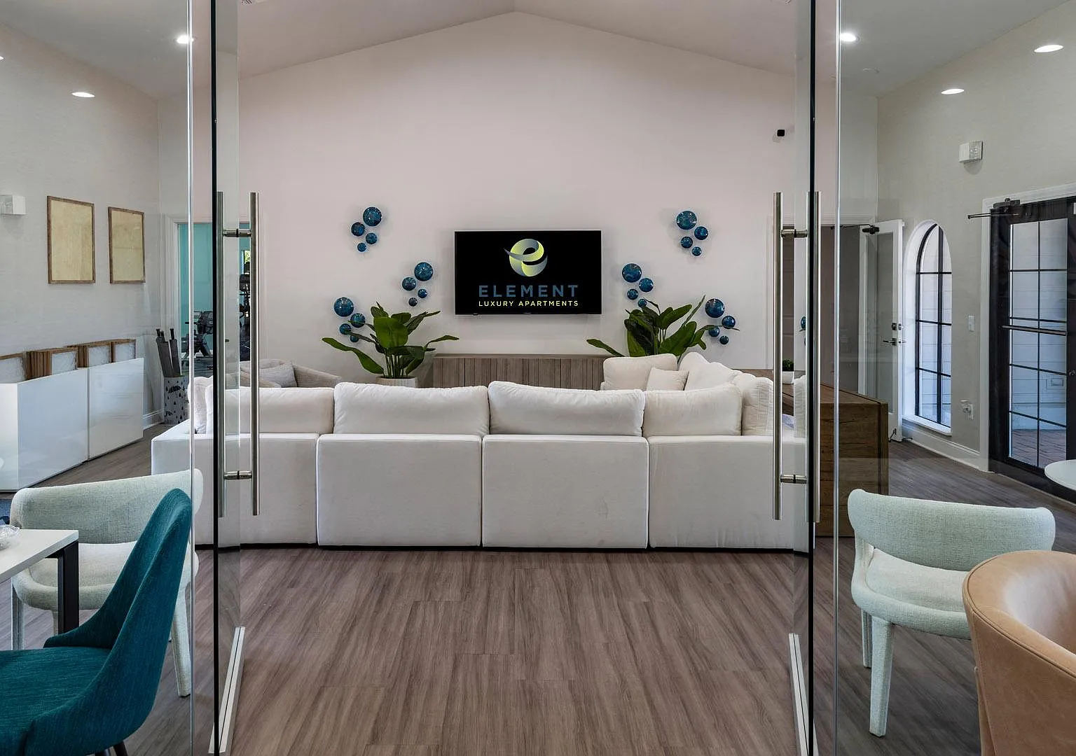 Element Luxury Apartments — Photo 2
