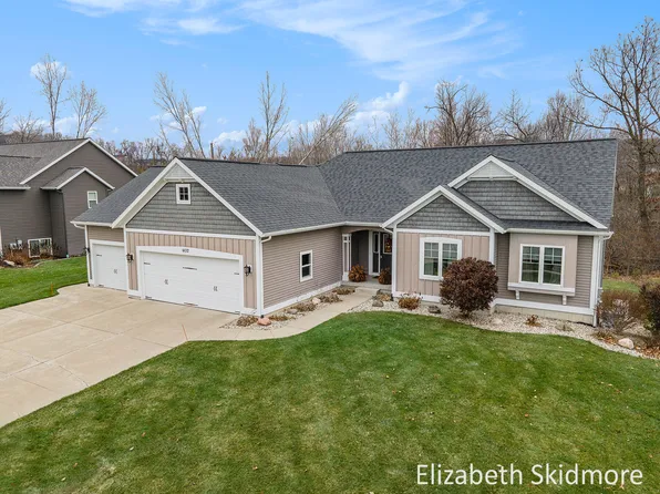 6132 Viewpoint Dr NE, Belmont, MI 49306