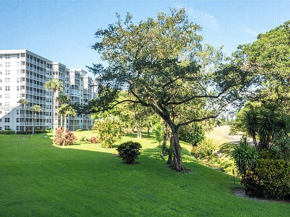 3rd image of 625 Oaks Dr APT 202