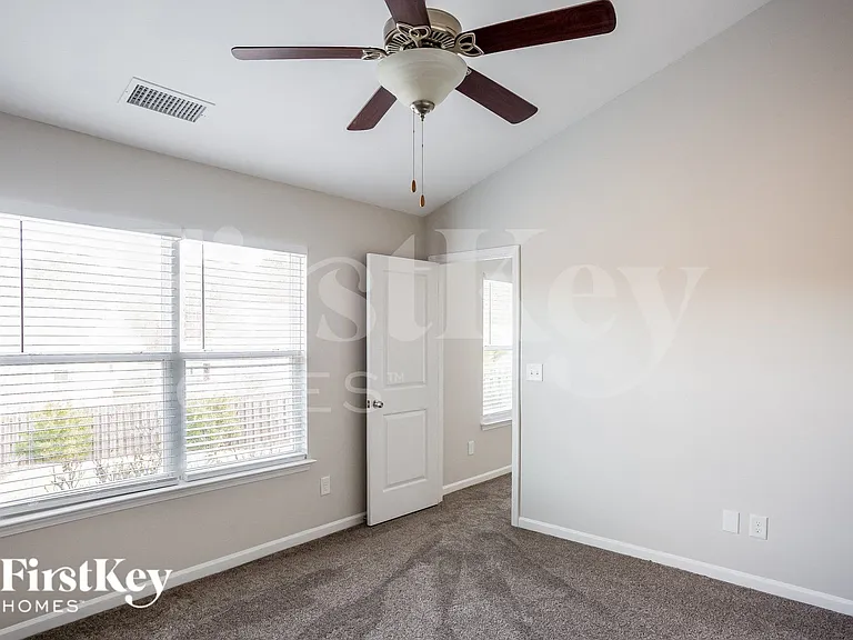 104 Tasman Dr — Photo 7