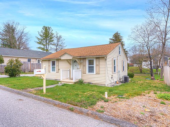 3rd image of 1006 Kabrich St