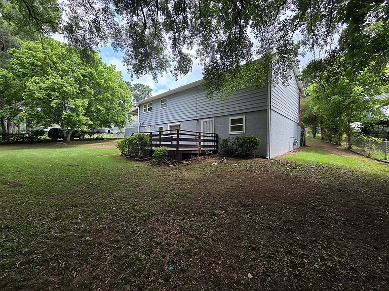 95 Ashton Ct — Photo 10