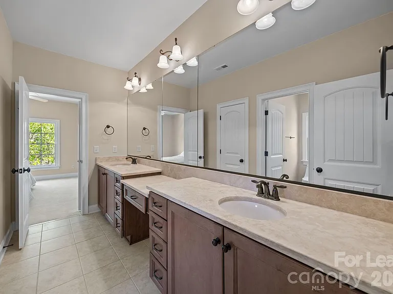 11938 Bradford Park Dr — Photo 27