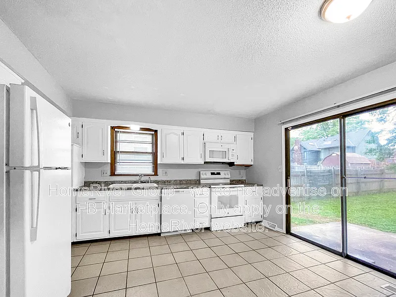 3 bed, 2.0 bath, 2354 sqft, $2,095 — Photo 4