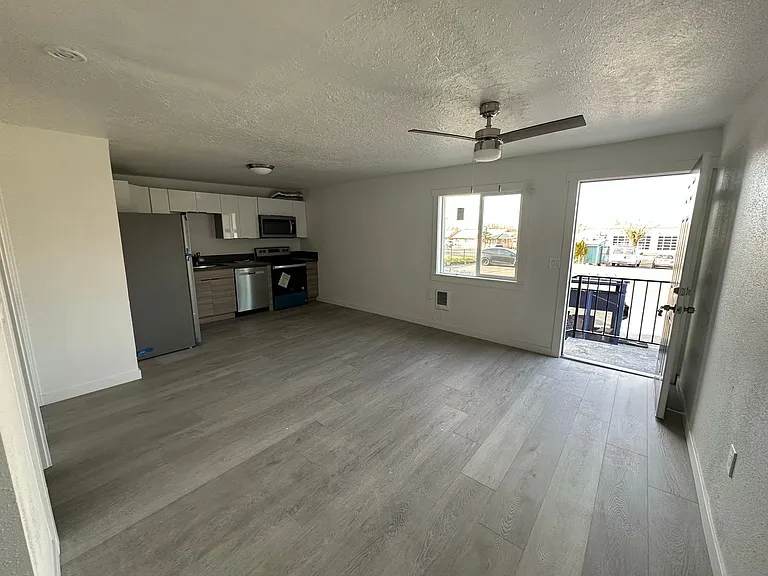 11518 NE Sandy Blvd #10 — Photo 6