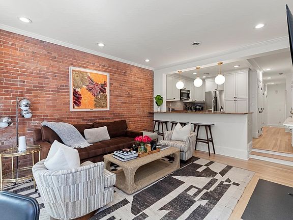 4th image of 76 Marlborough St Penthouse 6