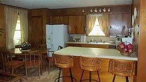 4th image of 1608 Lakeshore Dr