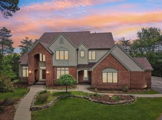 W8849 Deer Run Trl, Cambridge, WI 53523