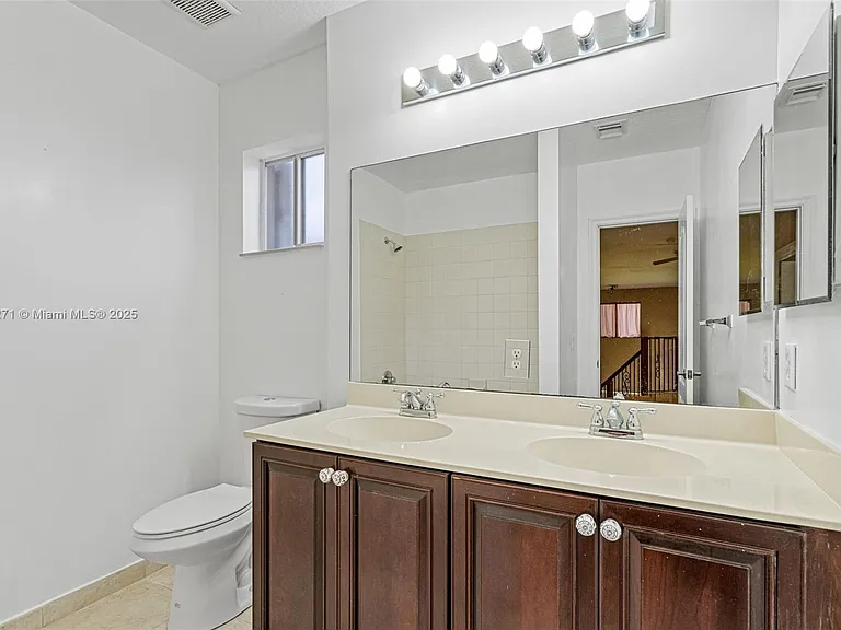 20530 NW 12th Ct — Photo 23