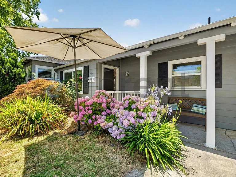 2039 Montecito Ave — Photo 4