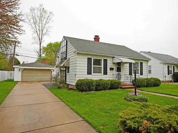 614 Schwartz St, Green Bay, WI 54302