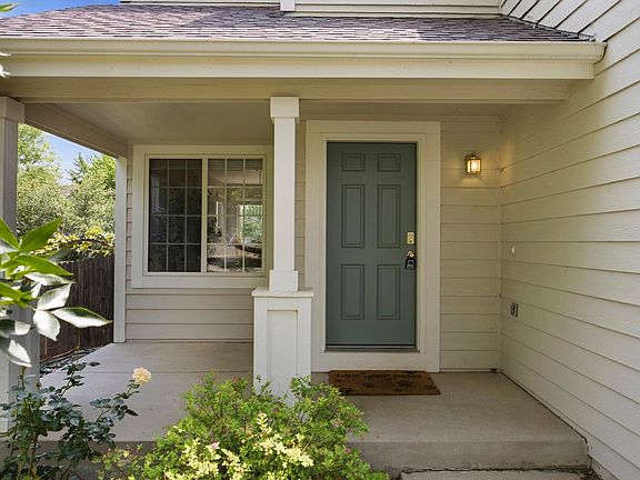 4th image of 1227 Dewey Dr