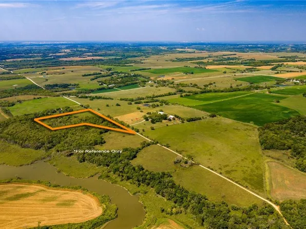 135 N 1150th Rd, Berryton, KS 66409