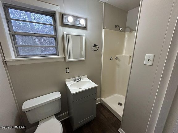 4th image of 441 Bishop St