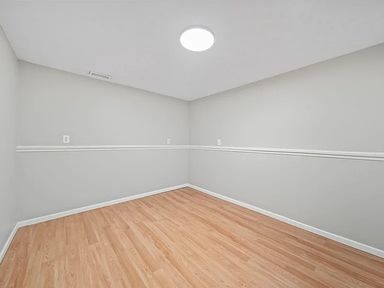 1300 Faunsdale Dr — Photo 35