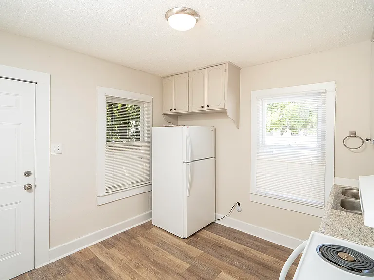 32 Grant St — Photo 13