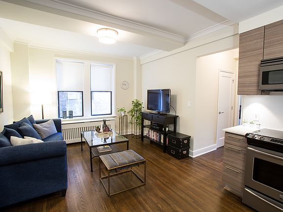 3rd image of 210 W 70th St APT 611